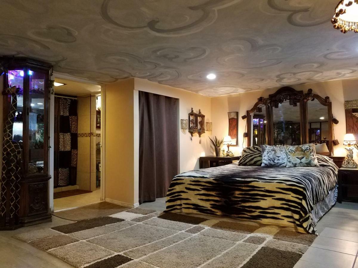 Отель Exotic Large Basement Studio Монреаль Экстерьер фото